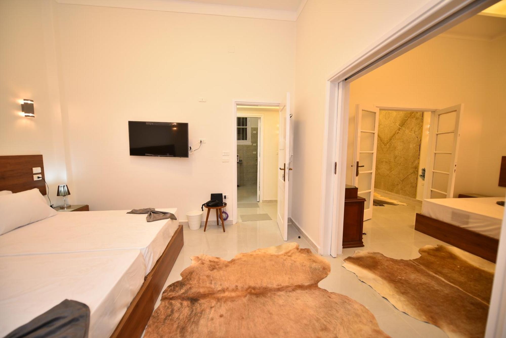 Family Downtown Aparthotel
